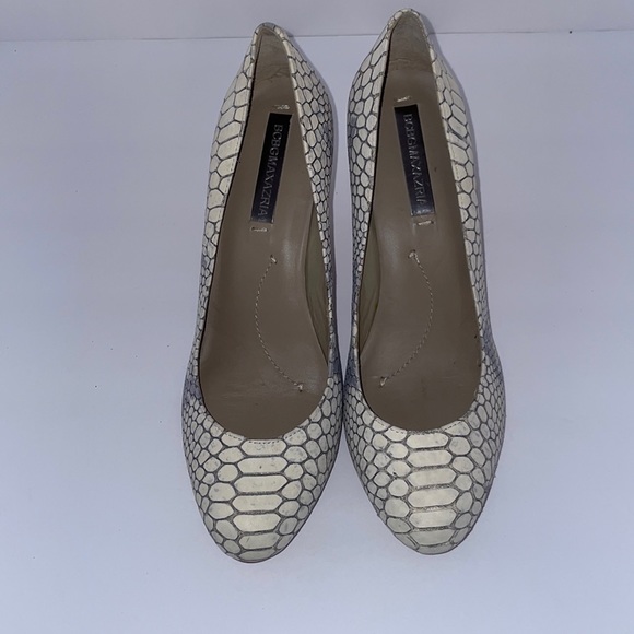 BCBGMAXAZRIA Snake Pattern Gray White Cream Pumps - Picture 4 of 13